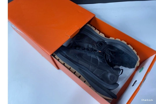 Sacai Gum Nike Black Vaporwaffle DD1875-001 0927